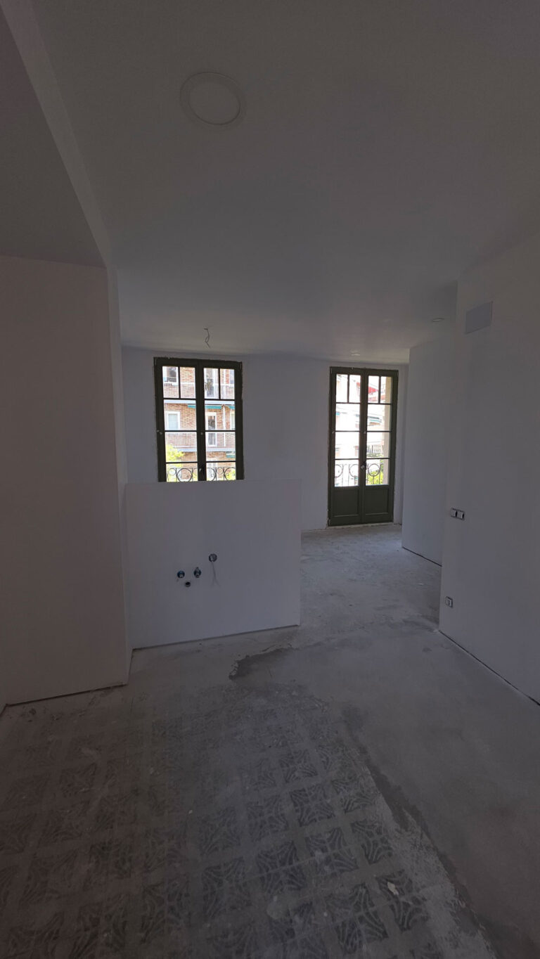Reforma integral edificio oficinas en viviendas en Barcelona | 2rc Reformas Integrales