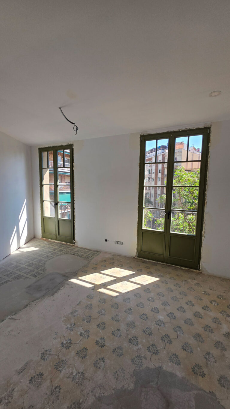 Reforma integral edificio oficinas en viviendas en Barcelona | 2rc Reformas Integrales