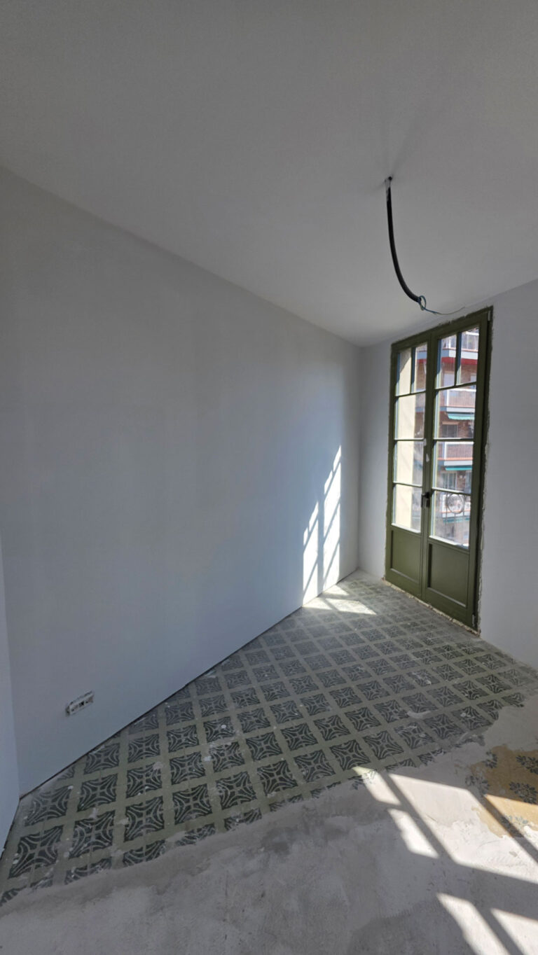 Reforma integral edificio oficinas en viviendas en Barcelona | 2rc Reformas Integrales